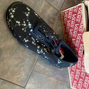 Brand New In Box Midnight Floral Black Vans